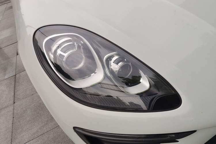 Used Porsche Macan 2017 Macan 2.0T Right Front Headlight