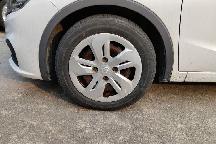 Used Baojun 310W 2017 1.5L Manual Comfort Version China V Left Front Wheel Hub