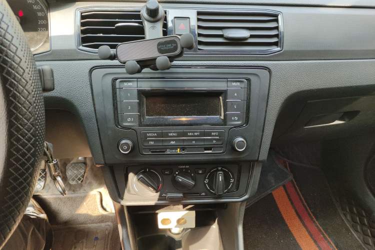 Used Volkswagen Santana 2016 1.6L Manual Fashion Edition