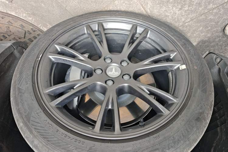 Used Tesla Model Y 2023 Rear-Wheel-Drive Version
