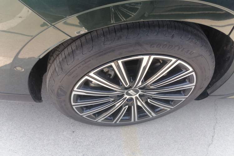 Used Geely Galaxy 8 2025 130km EM-P Starship Edition
