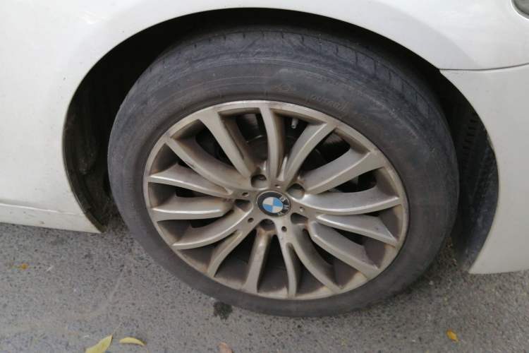 Used BMW 5 Series 2014 525Li Luxury Design Package Right Front Wheel Hub