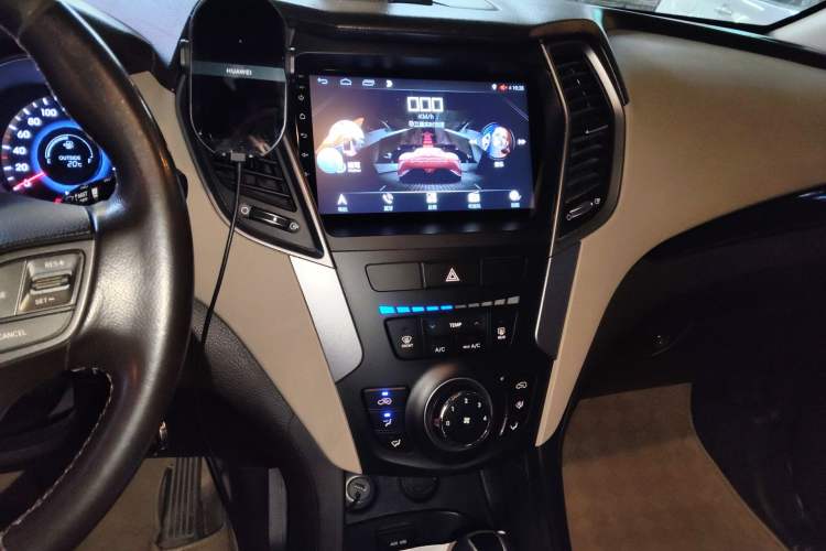 Used Hyundai Santa Fe 2013 2.4L Automatic 4x4 Smart Version Audio And AC Panel