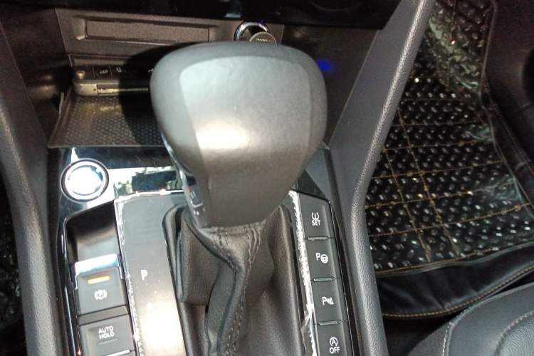 Used Volkswagen Tiguan L 2019 330TSI Automatic Two-Wheel Drive Smart Luxury Version China VI Standard