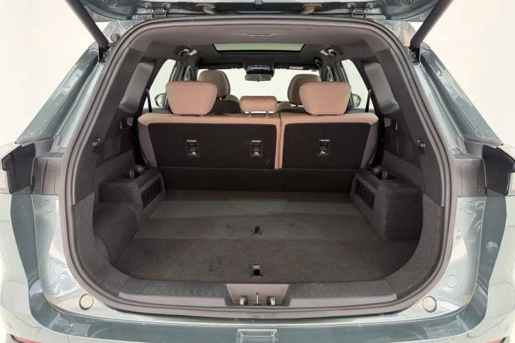 Used Chery Fengyun T8 2025 1.5T 130km Deluxe Version 5 Seats Trunk