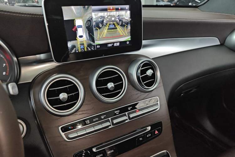 Used Mercedes-Benz GLC 2019 GLC 300 L 4MATIC Dynamic Model Audio And AC Panel