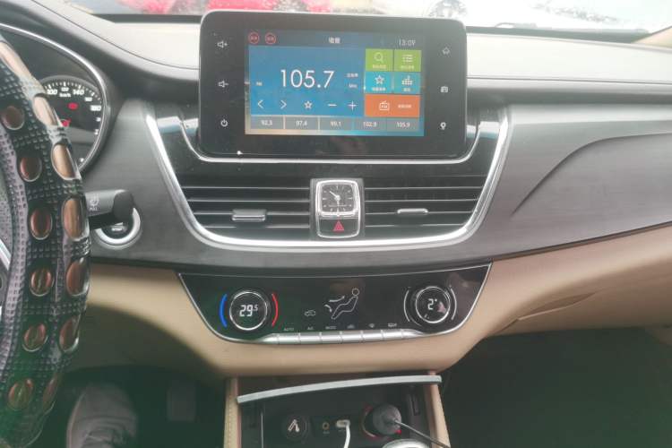 Used Baojun 730 2017 1.8L iAMT Prestige Version 7 Seats
