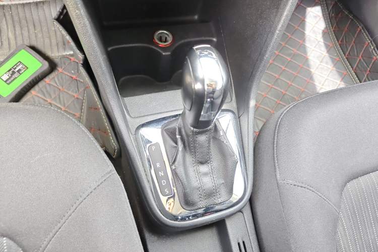 Used Volkswagen Jetta 2015 1.6L Automatic Comfort Model Gear Lever