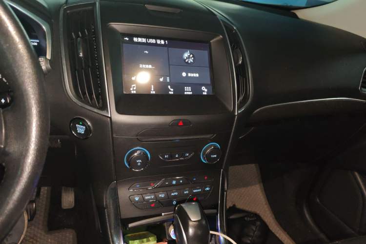 Used Ford Edge 2016 EcoBoost 245 Two-Wheel-Drive Titanium 7-Seater Audio And AC Panel