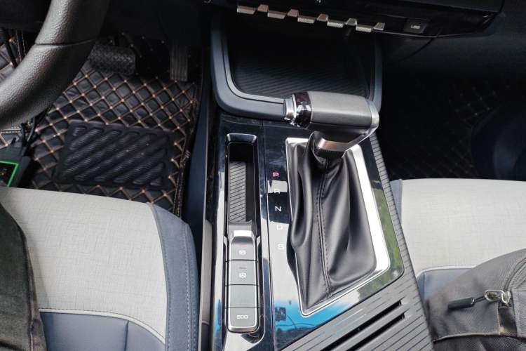 Used Baojun RM-5 2019 1.5T CVT 24-Hour Online Luxury Version 7 Seats Gear Lever