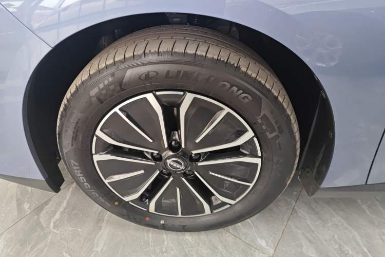 Used Nissan N6 2026 Model 180 Max Exterior 4