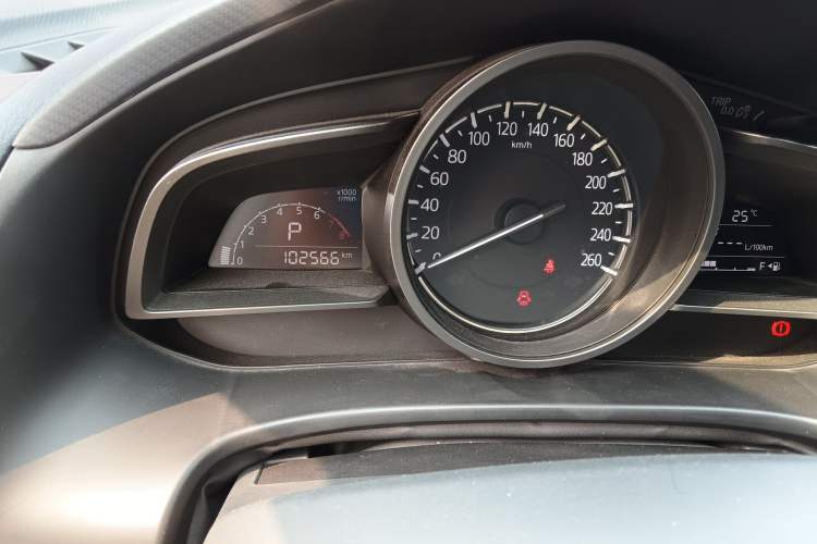 Used Mazda 3 Axela 2017 Sedan 1.5L Automatic Comfort Model China VI Standard Odometer Close Up