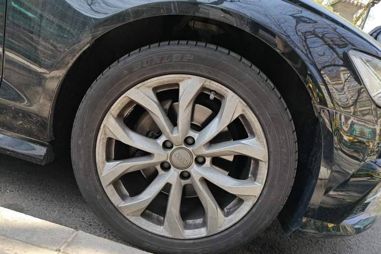 Used Audi A6L 2018 30th Anniversary Edition 35 TFSI Fashion Model Right Front Wheel Hub