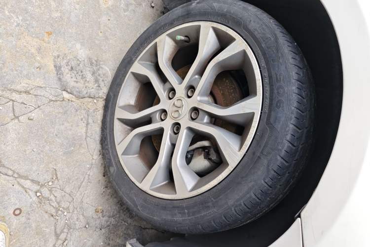 Used BAIC Senova D70 2018 Performance Version 1.8T Comfort Version Right Front Wheel Hub