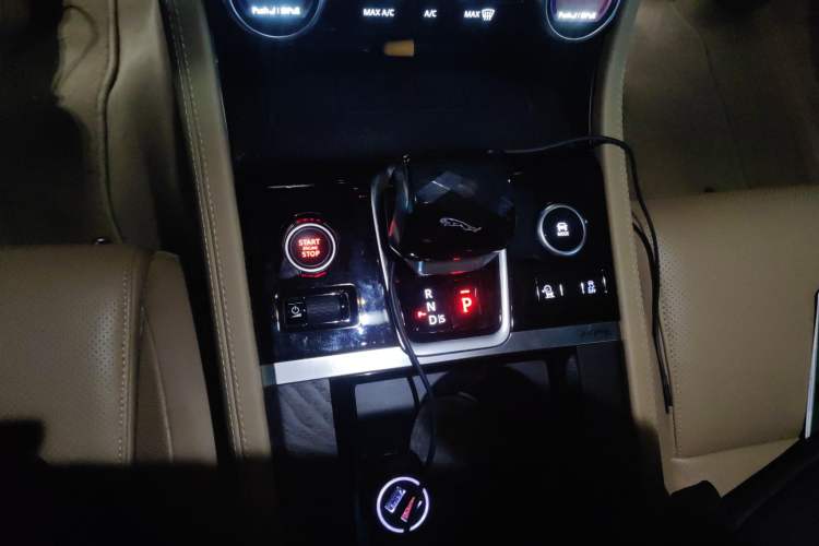 Used Jaguar XFL 2021 XFL 2.0T P250 Two-Wheel-Drive Luxury Deluxe Edition Gear Lever