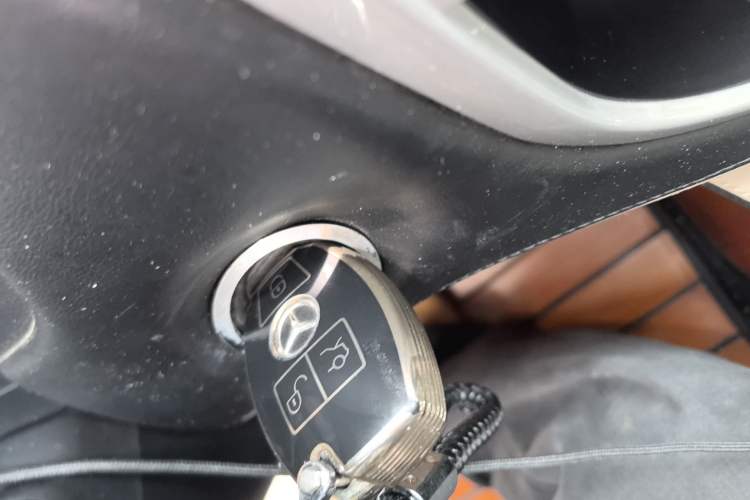 Used Mercedes-Benz Vito 2018 2.0T Business Version China V Emission Standard Vehicle Key