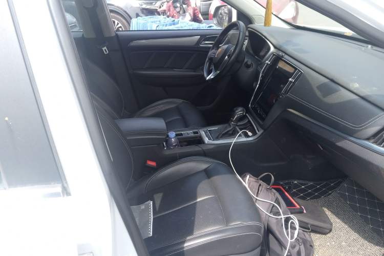 Used Roewe RX5 2018 20T Two-Wheel Drive Automatic Internet Smart Edition
