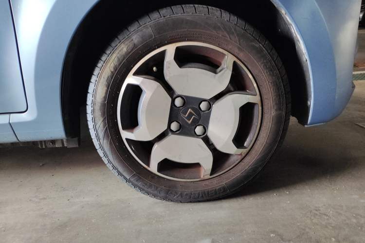 Used SOL E10X 2021 302 km Range Luxury Version 30.2 kWh Right Front Wheel Hub