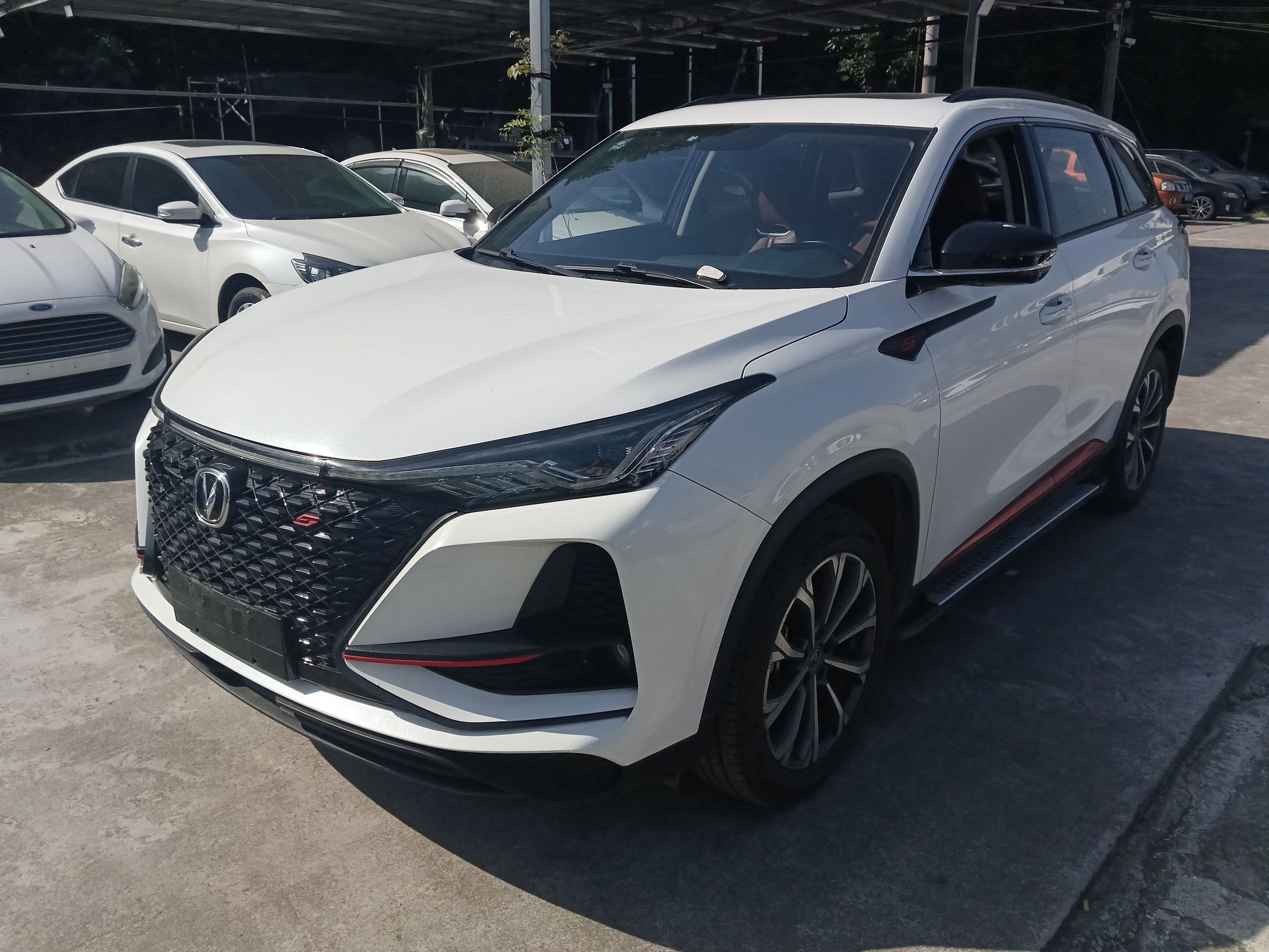 Под передней частью автомобиля