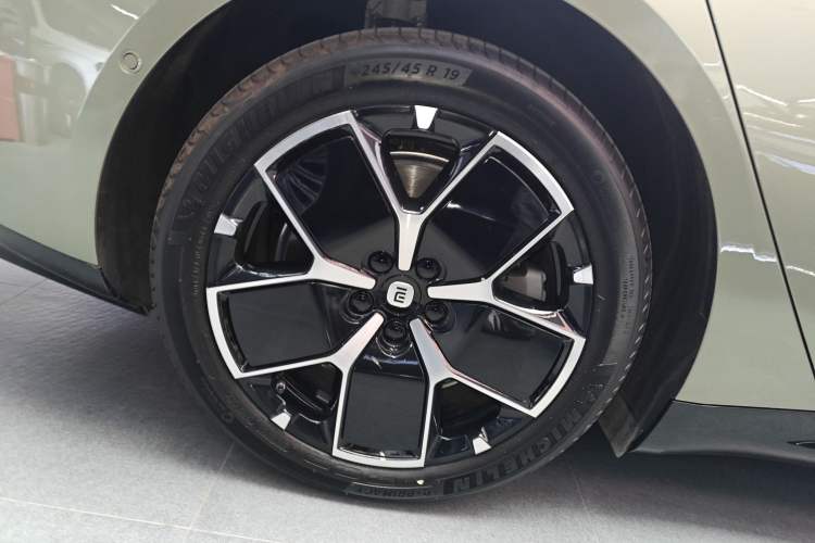 Used Xiaomi Auto SU7 2024 Rear-Drive Long-Range Intelligent Driving Version
