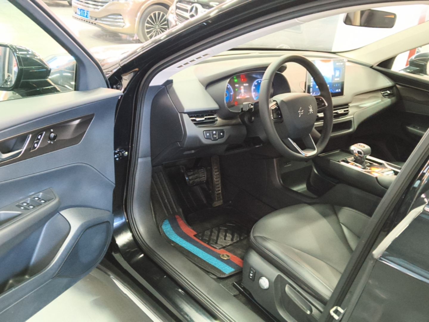 Hongqi E-QM5 2023 Revised Version Basic Travel Edition — снимка 18