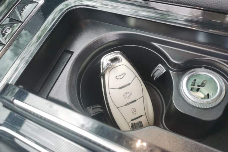 Used Hongqi H5 2025 1.5T DCT Qiyun 500 000th Unit Commemorative Edition Vehicle Key