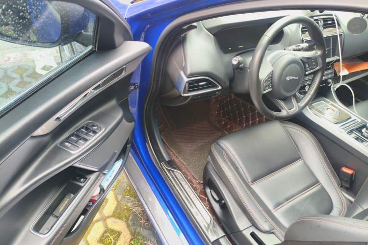 Used Jaguar XEL 2018 2.0T 200 PS Premium Edition Driver Seat