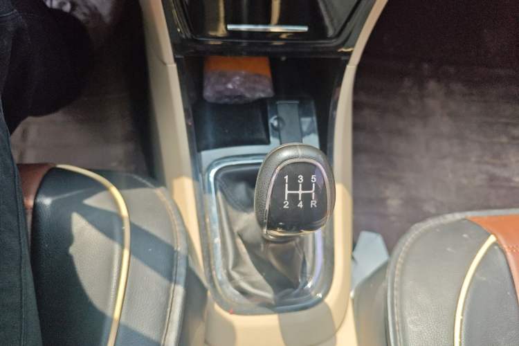 Used Chery E3 2015 1.5L Manual Fashion Model Gear Lever