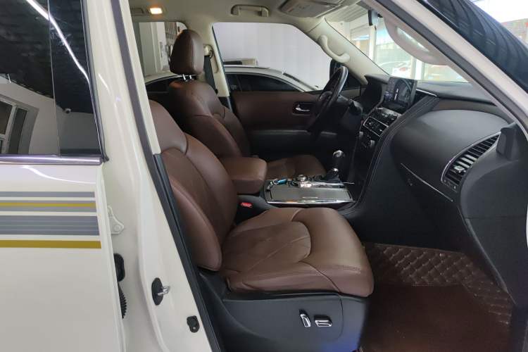 Used Nissan Patrol 2017 4.0L SE U.S.-Spec Version Right Front Seat