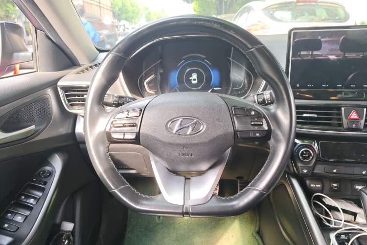 Used Hyundai Lafesta 2019 240TGDi Sport Edition China V standard Steering Wheel