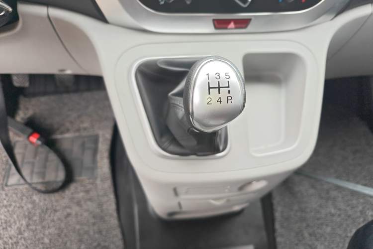 Used JAC Refine M3 2023 1.8L 5-Seater Classic Edition Gear Lever