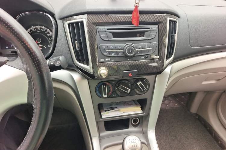 Used Venucia T70 2015 2.0L Manual RuiQu Version Audio And AC Panel