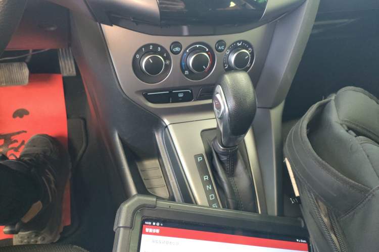 Used Ford Focus 2012 Hatchback 1.6L Automatic Comfort Model Gear Lever