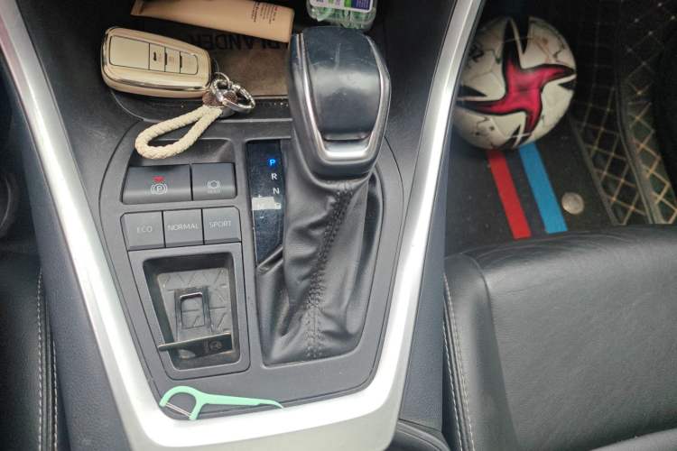 Used Toyota Wildlander 2023 2.0L CVT Two-Wheel Drive Luxury PLUS Edition Gear Lever