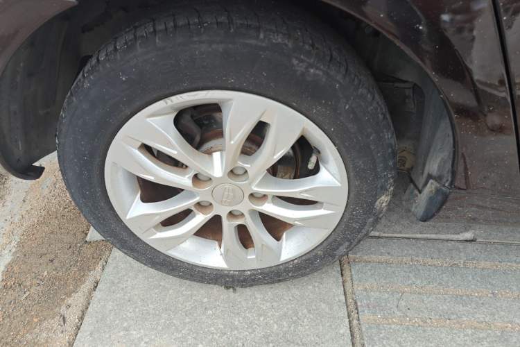 Used Geely Auto Emgrand 2014 Sedan 1.5L Manual Elite Model
