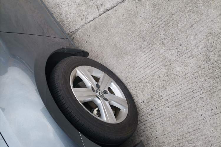 Used Volkswagen Golf 2015 1.6L Automatic Comfort Model Left Front Wheel Hub