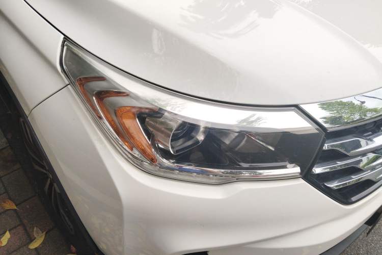 Used GAC Trumpchi GS4 2017 235T Automatic Two-Wheel Drive Luxury Smart Connectivity Version Right Front Headlight