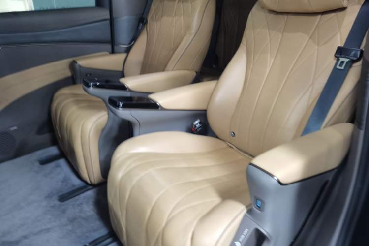 Used Denza D9 2022 DM-i 970 Four-Wheel Drive Prestige Model