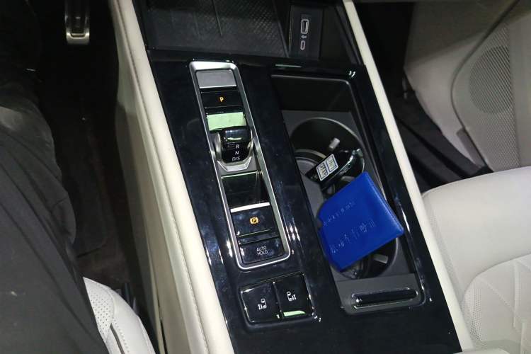 Used Volkswagen Viloran 2024 380TSI Premium Edition Gear Lever