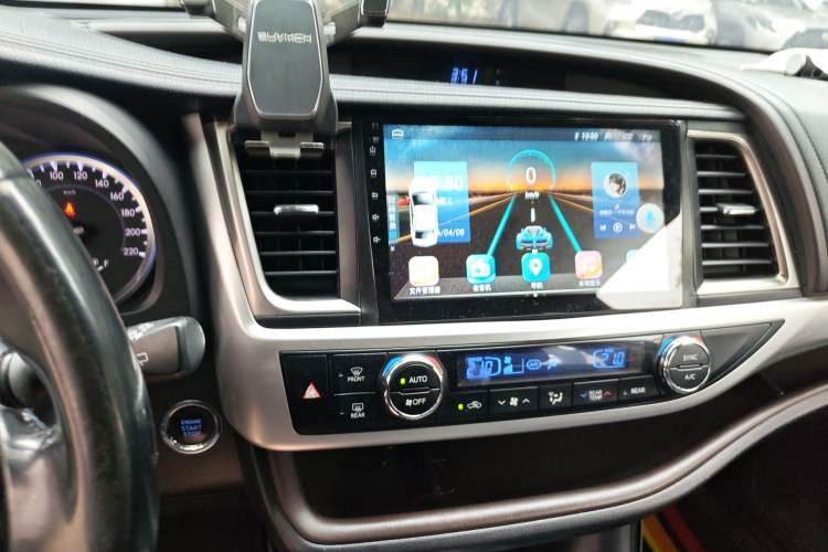 Used Toyota Highlander 2015 2.0T Four-Wheel Drive Luxury Edition 7-Seater Audio And AC Panel