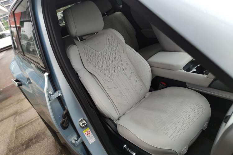 Used Formula Leopard Titanium 3 2025 501 km Range Rear-Wheel Drive Intelligent Driving Max Edition Right Front Seat