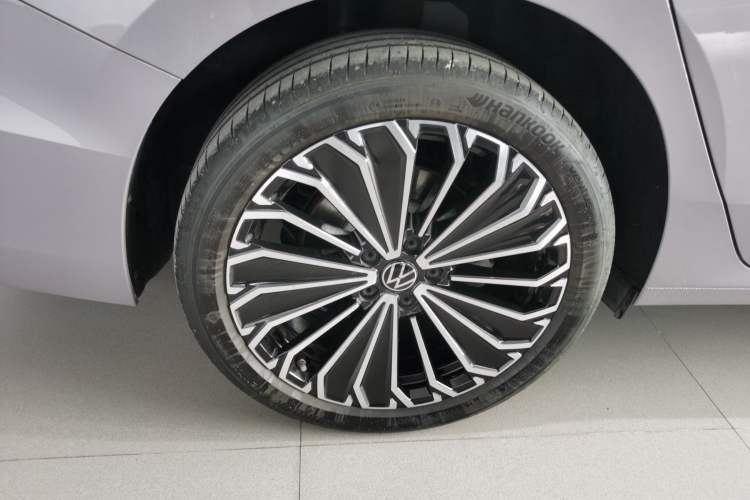 Used Volkswagen Passat 2025 Pro 380TSI Dragon Supreme Edition Exterior 5