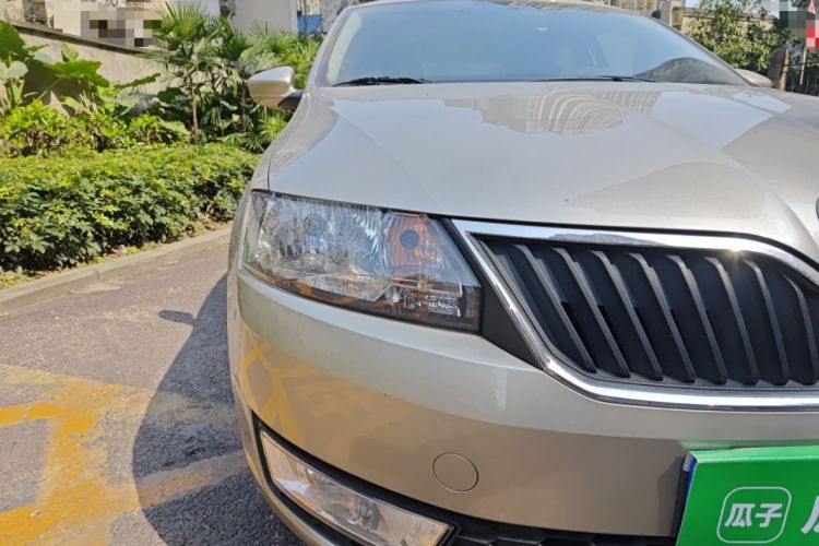 Used Skoda Rapid 2013 1.6L Automatic Smart Selection Model

