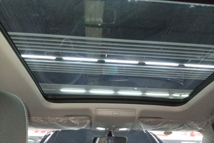 Used Volkswagen Tiguan L 2025 Model Outstanding Version 330TSI Automatic Two-Wheel Drive R-Line Longyao Edition
