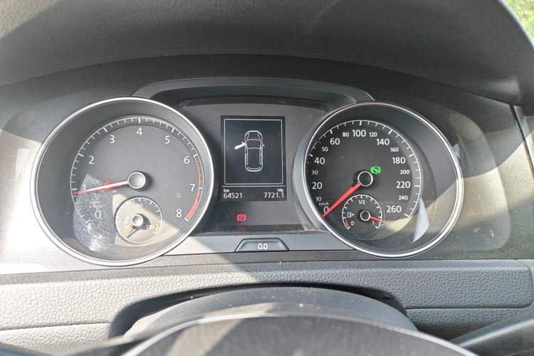 Used Volkswagen Golf 2017 1.6L Automatic Comfort Million-Vehicle Anniversary Edition
