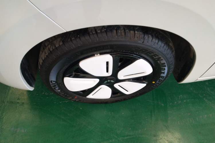 Used Wuling Hongguang MINIEV 2025 Four-Door Version Advanced Edition Left Front Wheel Hub