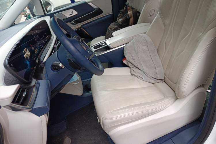 Used Buick Century 2023 2.0T Six-Seater Yinshi Edition
