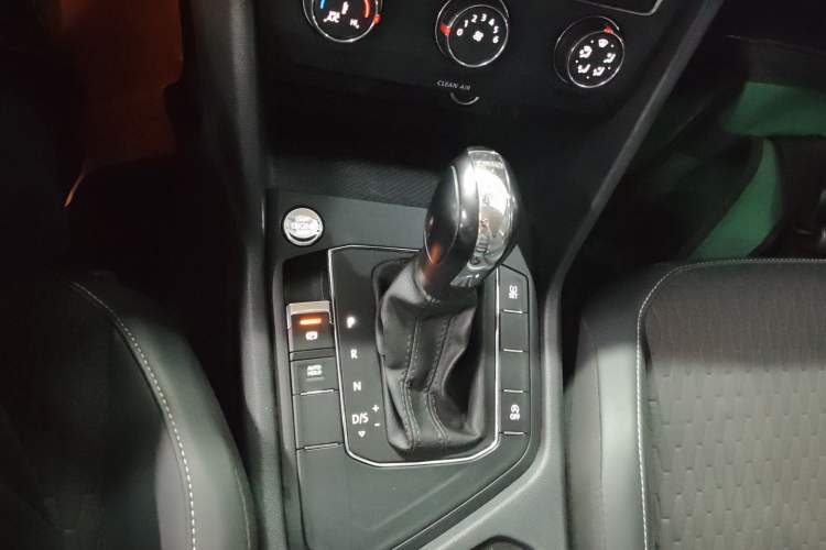 Used Volkswagen Tiguan L 2020 330TSI Automatic Two-Wheel Drive Luxury Edition China VI Standard