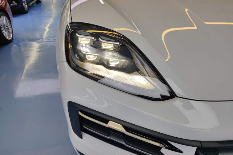 Used Porsche Cayenne 2025 Cayenne 3.0T Right Front Headlight