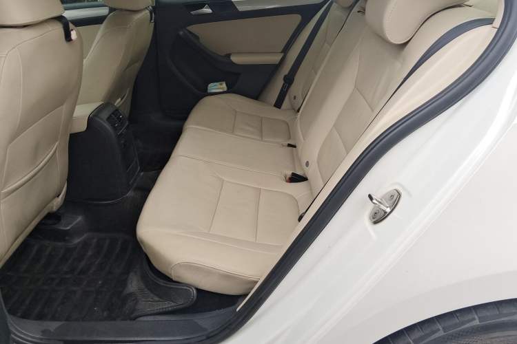 Used Volkswagen Sagitar 2014 Revised Version 1.6L Automatic Comfort Edition Left Rear Seat